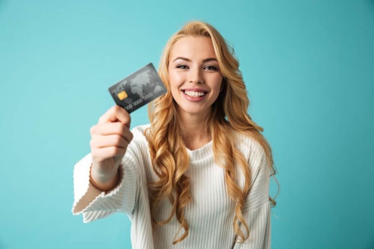 5 Best Credit Cards For Young Adults - MoneyMash