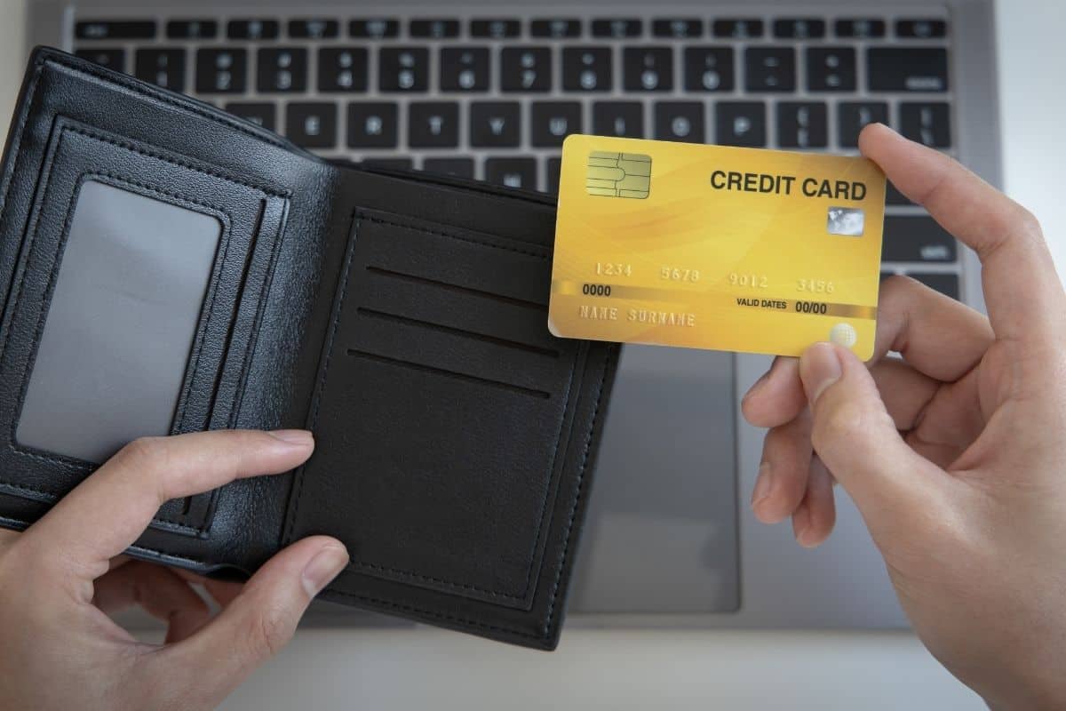 Does Buying Stocks With a Credit Card Affect Your Credit Score?